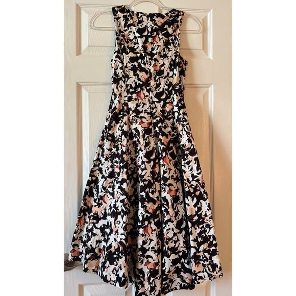 White House Black Market Sleeveless Printed Fit-And-Flare Hi-Low Sundress Size 2 - Picture 4 of 7